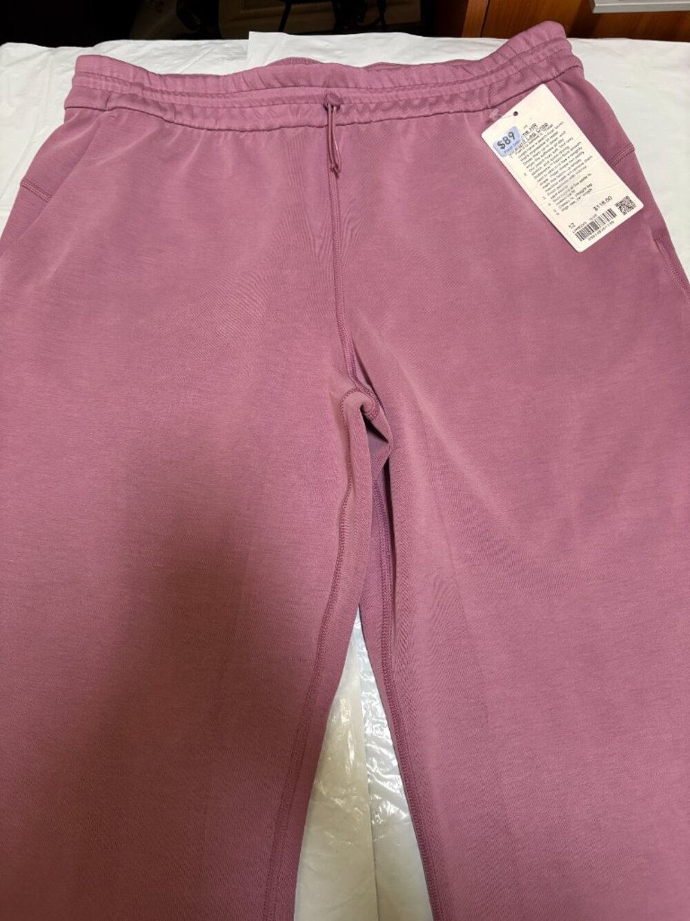 Lululemon  Lululemon Softstreme Flared / Cropped Pants in a pinkish-mauve Sz 12 - Picture 4 of 8